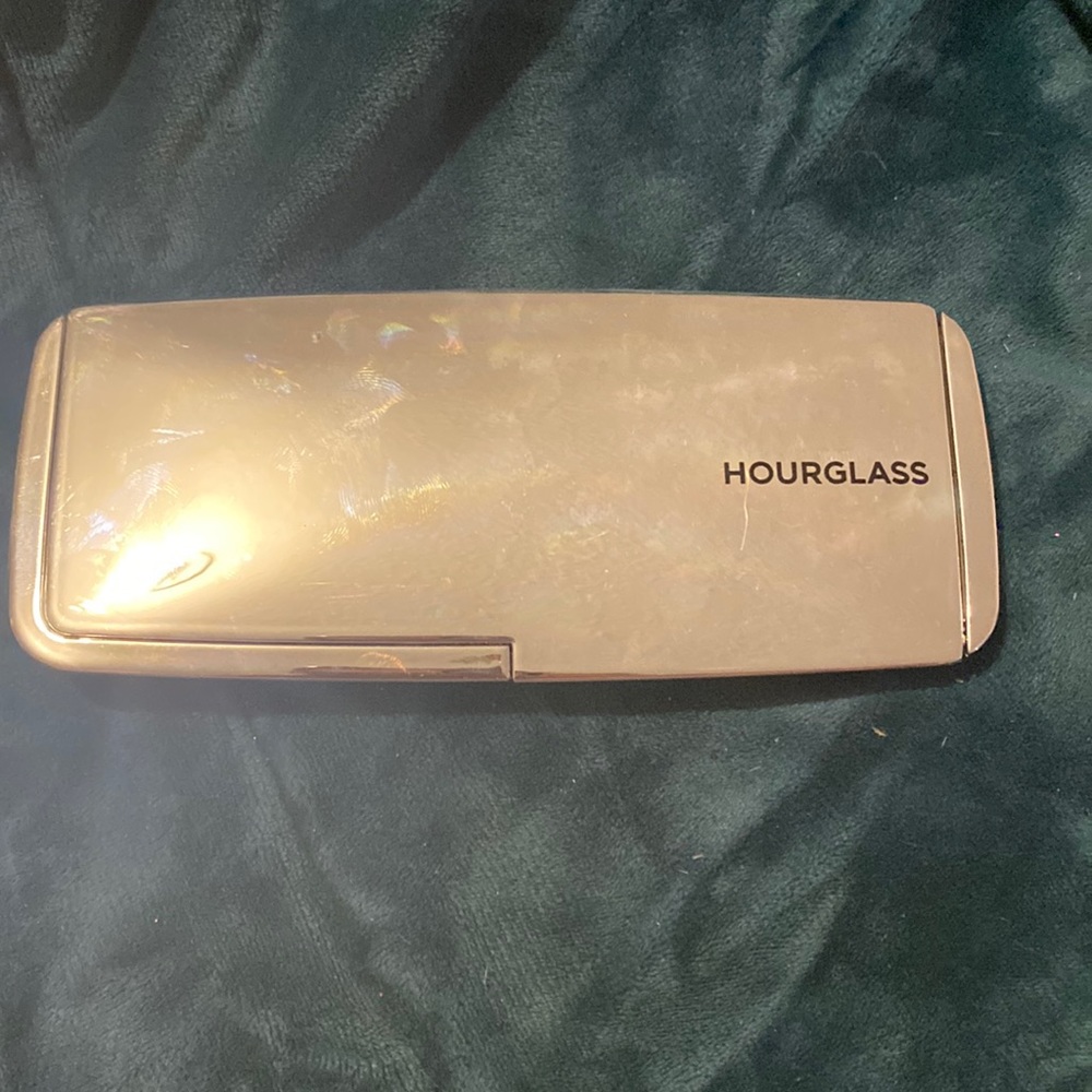 Hourglass Strobe Light highlighter palette